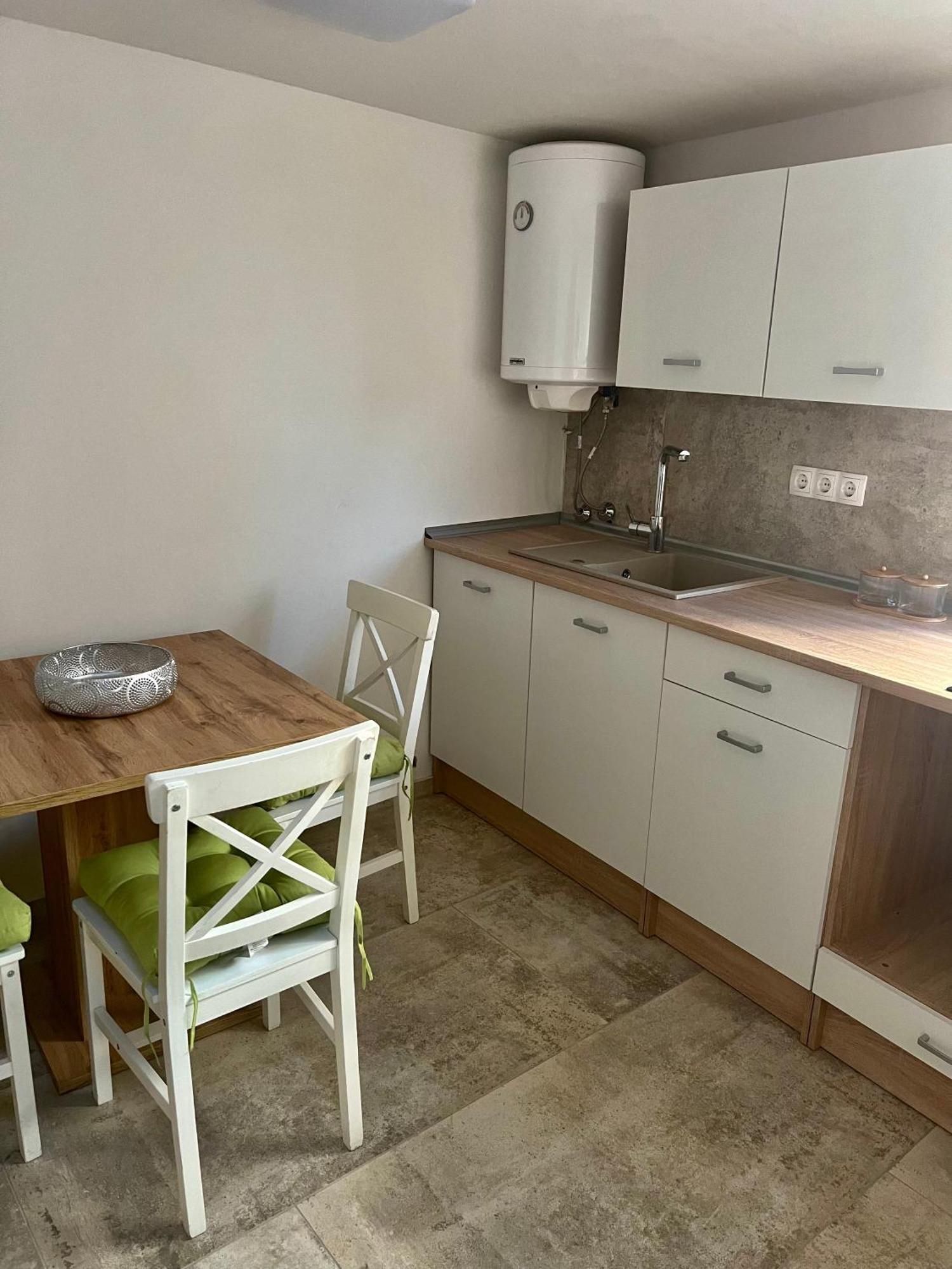 Apartman Roko Tribalj Buitenkant foto